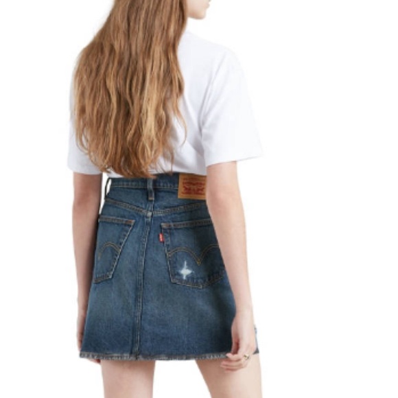 NWT Levi’s High Rise Deconstructed Mini Jean Skirt - Picture 3 of 11